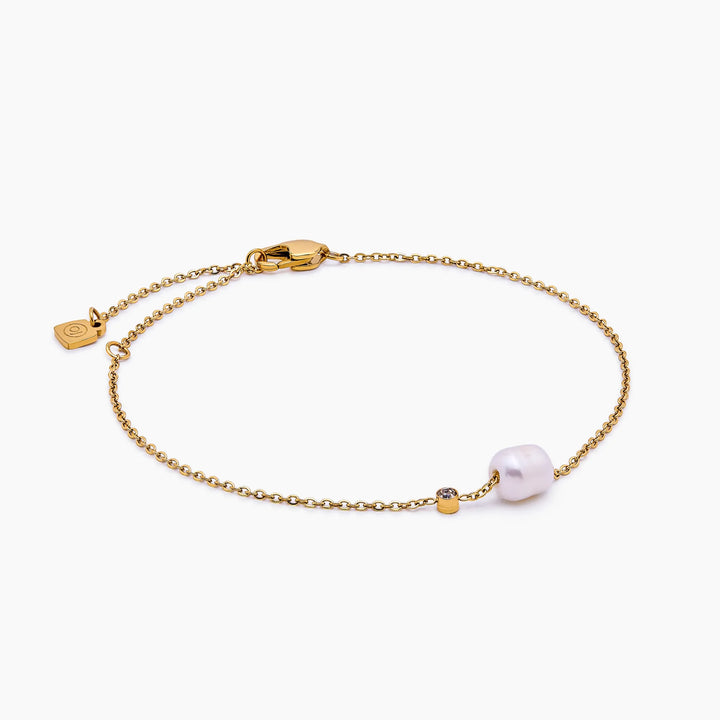 Dainty Freshwater Pearl Bracelet